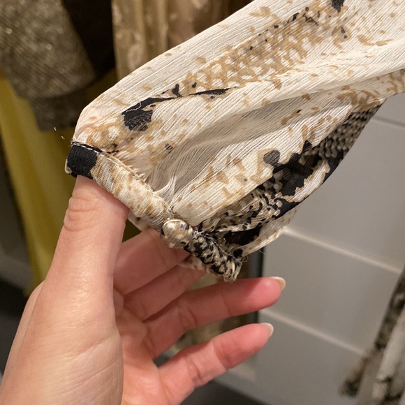 ASOS DESIGN pleated trapeze midi dress in snake print with tie neck - Picture 4 of 8